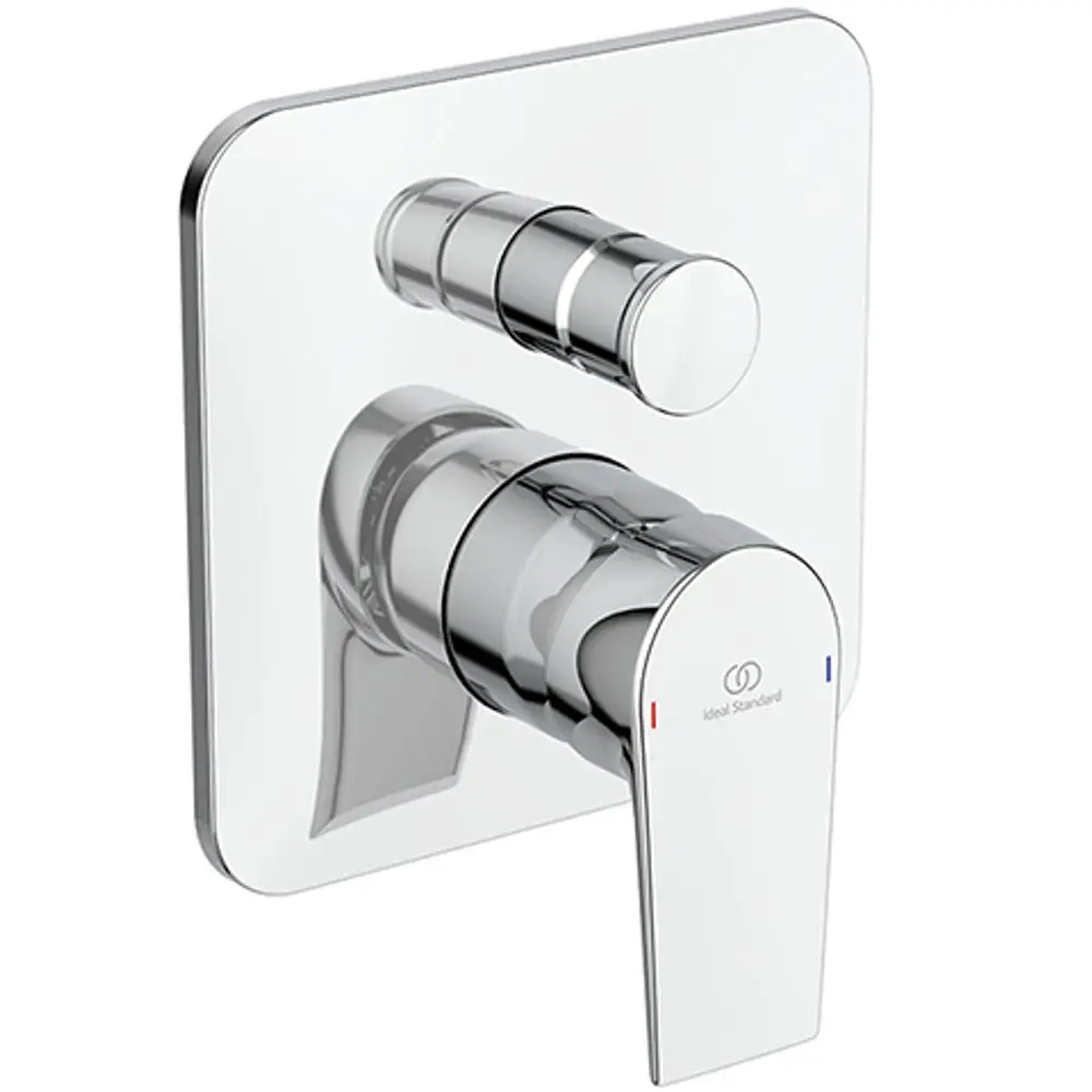 Ein chromfarbener Wandmischer von Ideal Standard mit zwei Bedienelementen. Ein Element ist ein Drehknopf, das andere ein Hebel für die Wassermengenregelung.